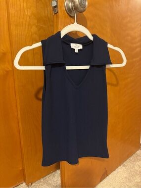 Sleeveless Collared V-Neck Tank Top in Navy